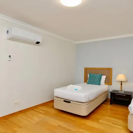 Olivos Del Golf 249- Cleverdetails, Sleeps 6 Adults 1 Child Villa Vilamoura