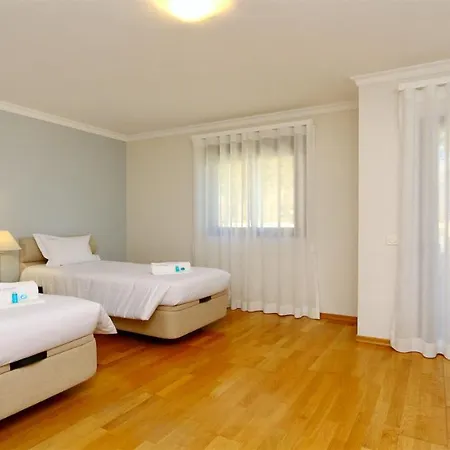 Olivos Del Golf 249- Cleverdetails, Sleeps 6 Adults 1 Child Villa