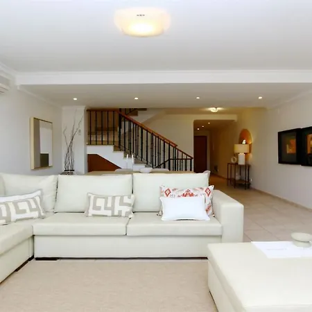 Olivos Del Golf 249- Cleverdetails, Sleeps 6 Adults 1 Child Villa Vilamoura