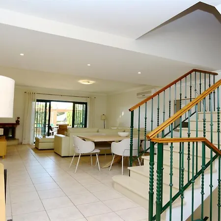 Willa Olivos Del Golf 249- Cleverdetails, Sleeps 6 Adults 1 Child Vilamoura