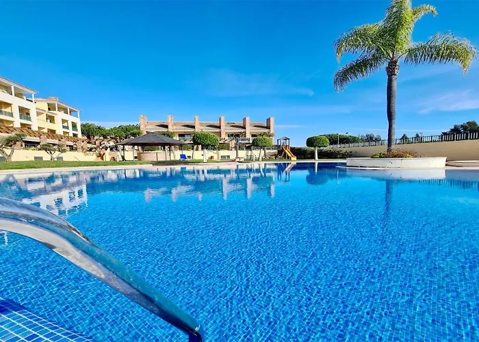 Villa Olivos Del Golf 249- Cleverdetails, Sleeps 6 Adults 1 Child Vilamoura