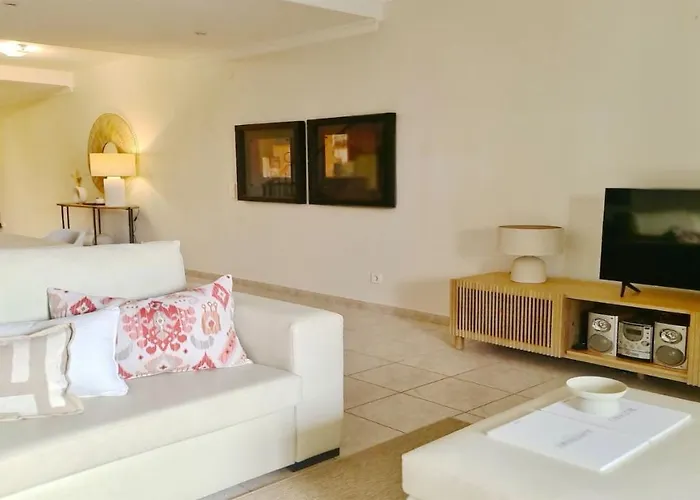 Villa Olivos Del Golf 249- Cleverdetails, Sleeps 6 Adults 1 Child Vilamoura