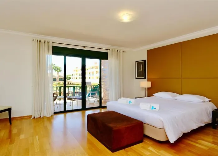 Olivos Del Golf 249- Cleverdetails, Sleeps 6 Adults 1 Child Villa