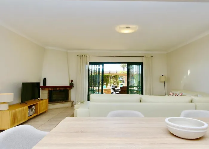 Olivos Del Golf 249- Cleverdetails, Sleeps 6 Adults 1 Child Vilamoura