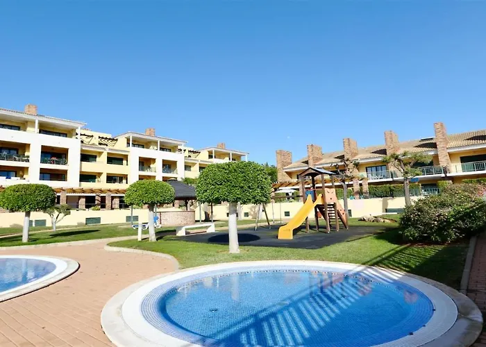 Villa Olivos Del Golf 249- Cleverdetails, Sleeps 6 Adults 1 Child Vilamoura