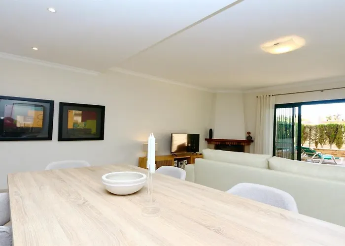 Olivos Del Golf 249- Cleverdetails, Sleeps 6 Adults 1 Child Villa