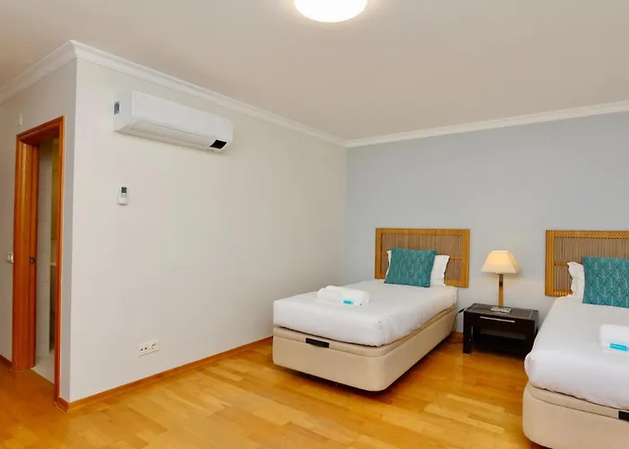 Olivos Del Golf 249- Cleverdetails, Sleeps 6 Adults 1 Child Villa Vilamoura